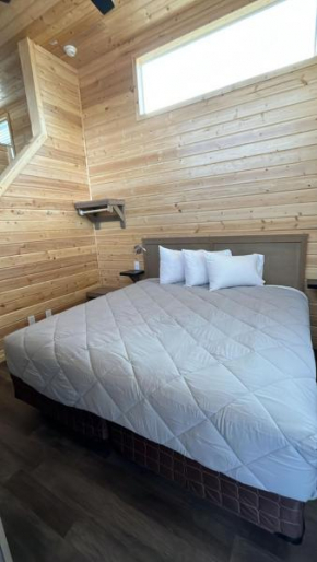 064A Brand New Peaceful Chalet with Loft & King Bed near Grand Canyon South Rim